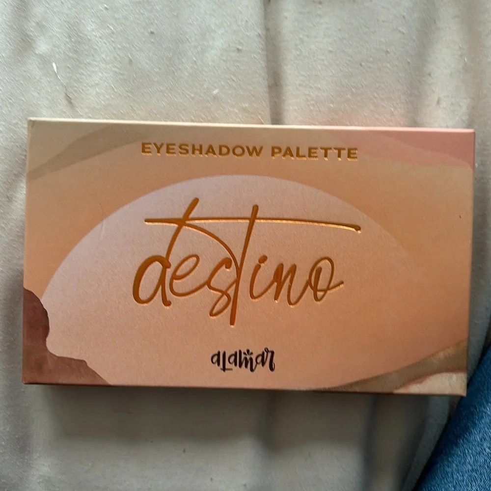 Makeup bundle - Picture 3 of 12